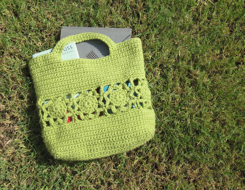 futuregirl craft blog : Tutorial: Sew A Lining Into A Crocheted Bag